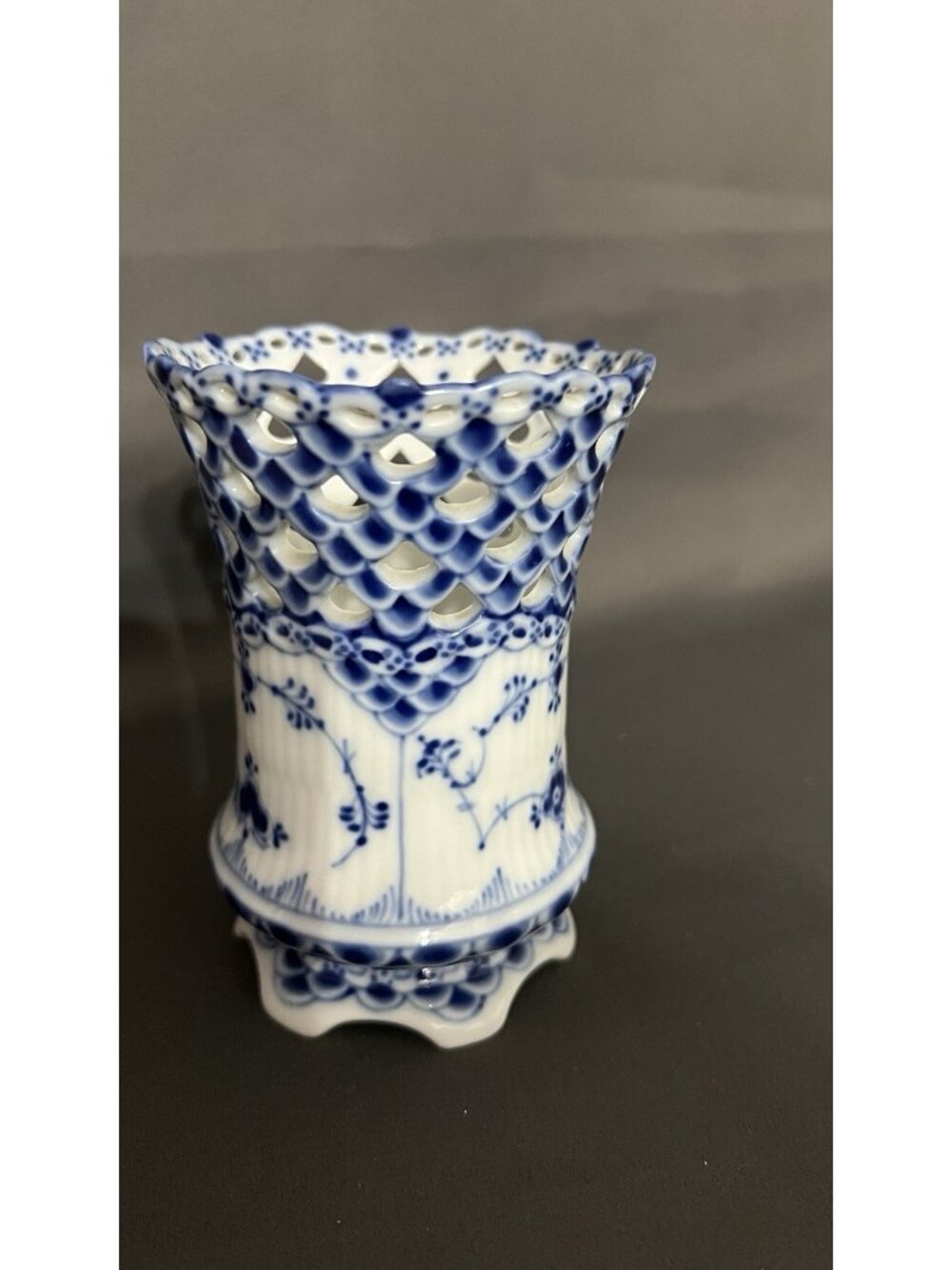 Royal Copenhagen Blue Fluted Full Lace Vase 370 Hand Painted Denmark Porcelain - Picture 2 of 5